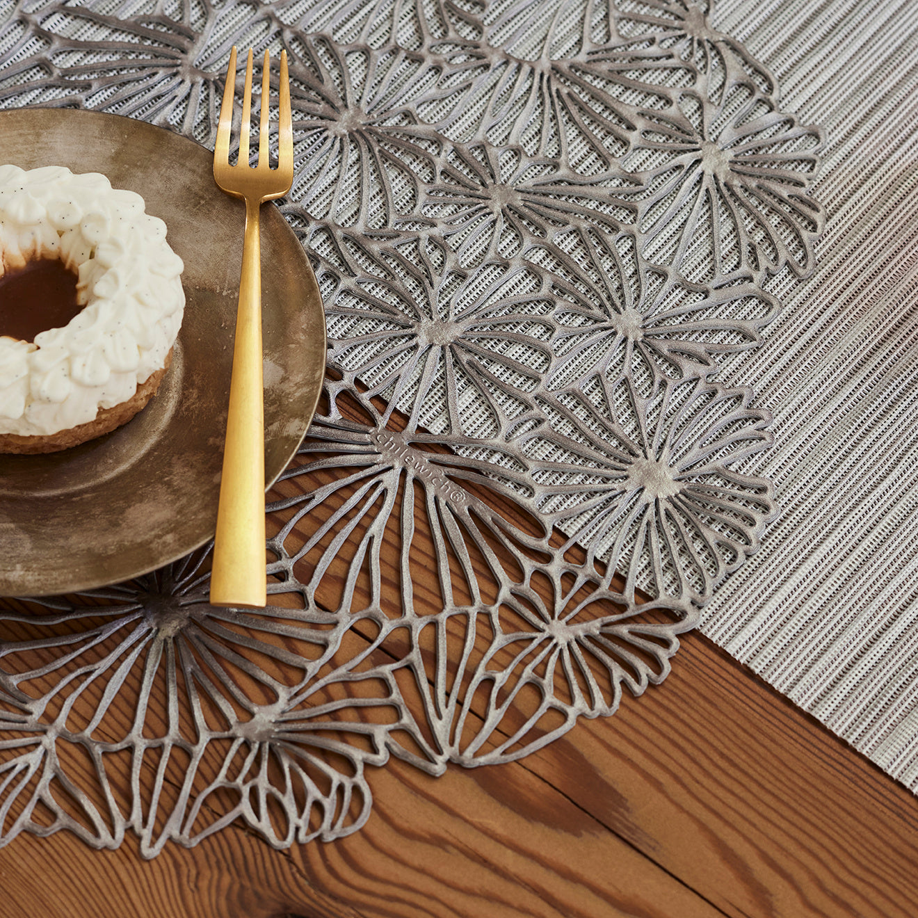 Daisy Placemats - Gunmetal