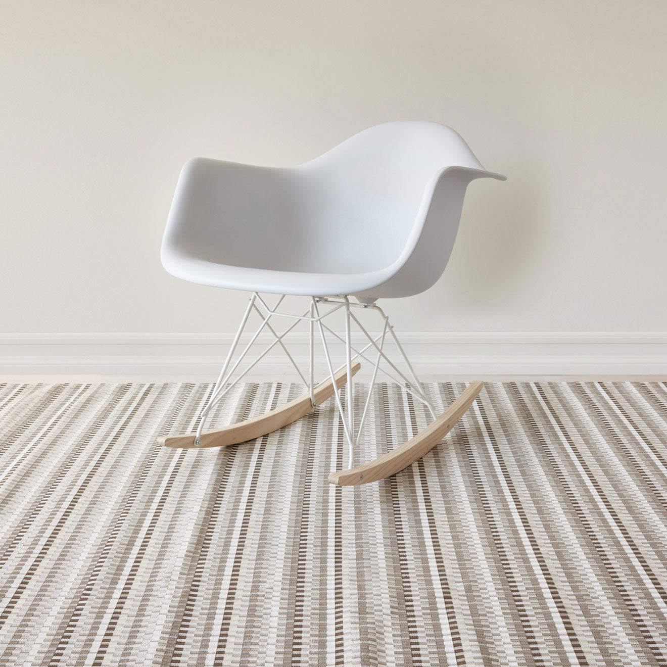 Heddle Rugs - Pebble With Prop